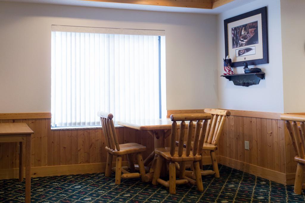 White Oak Inn And Suites Deer River Екстер'єр фото