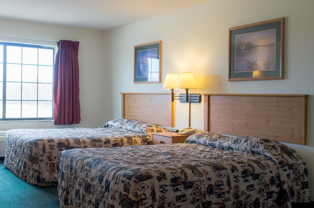 White Oak Inn And Suites Deer River Екстер'єр фото