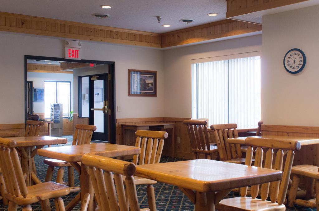 White Oak Inn And Suites Deer River Екстер'єр фото