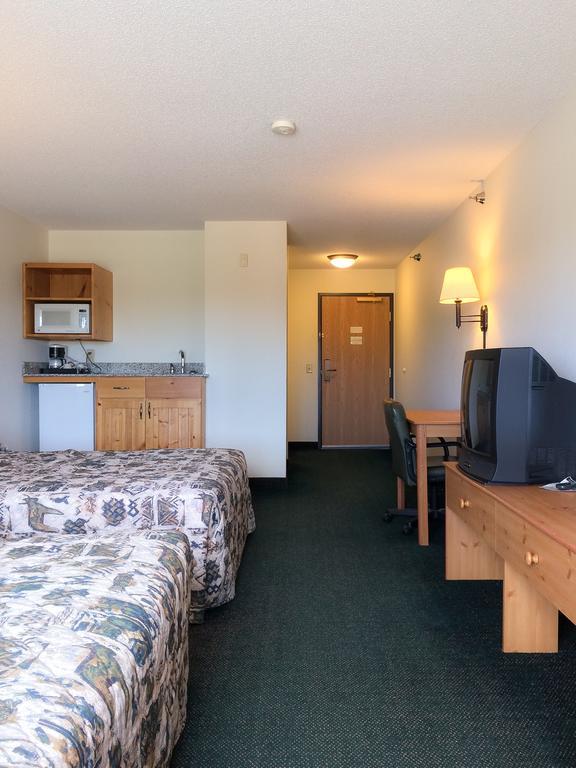 White Oak Inn And Suites Deer River Екстер'єр фото
