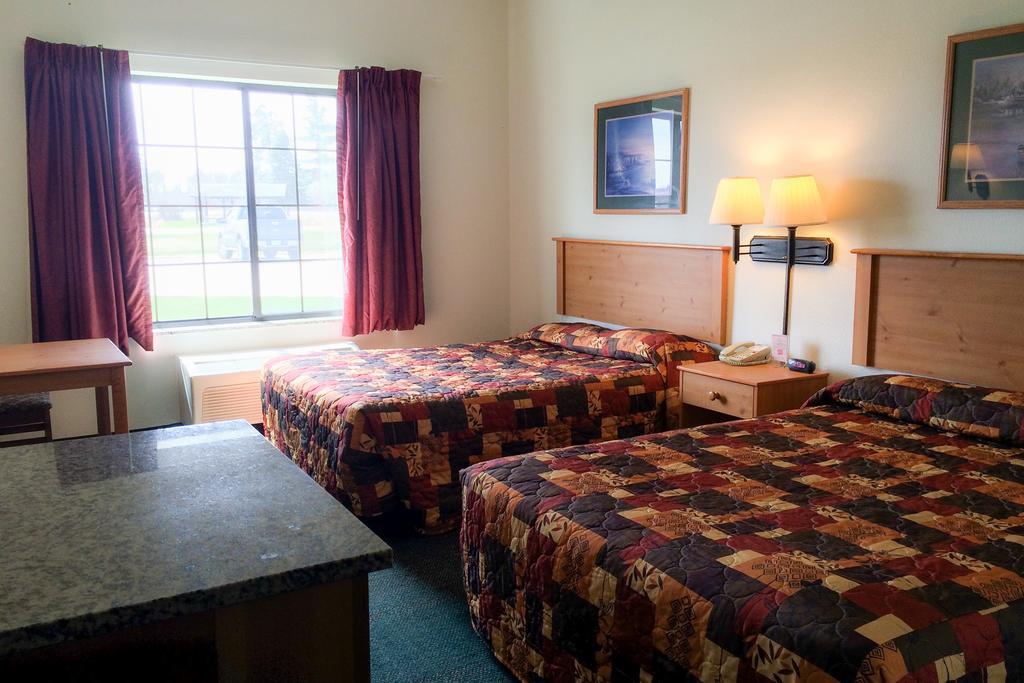 White Oak Inn And Suites Deer River Екстер'єр фото