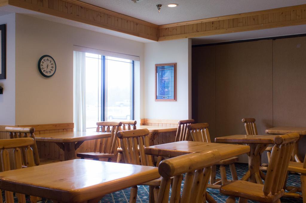 White Oak Inn And Suites Deer River Екстер'єр фото
