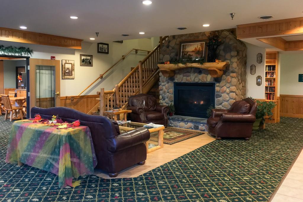 White Oak Inn And Suites Deer River Екстер'єр фото