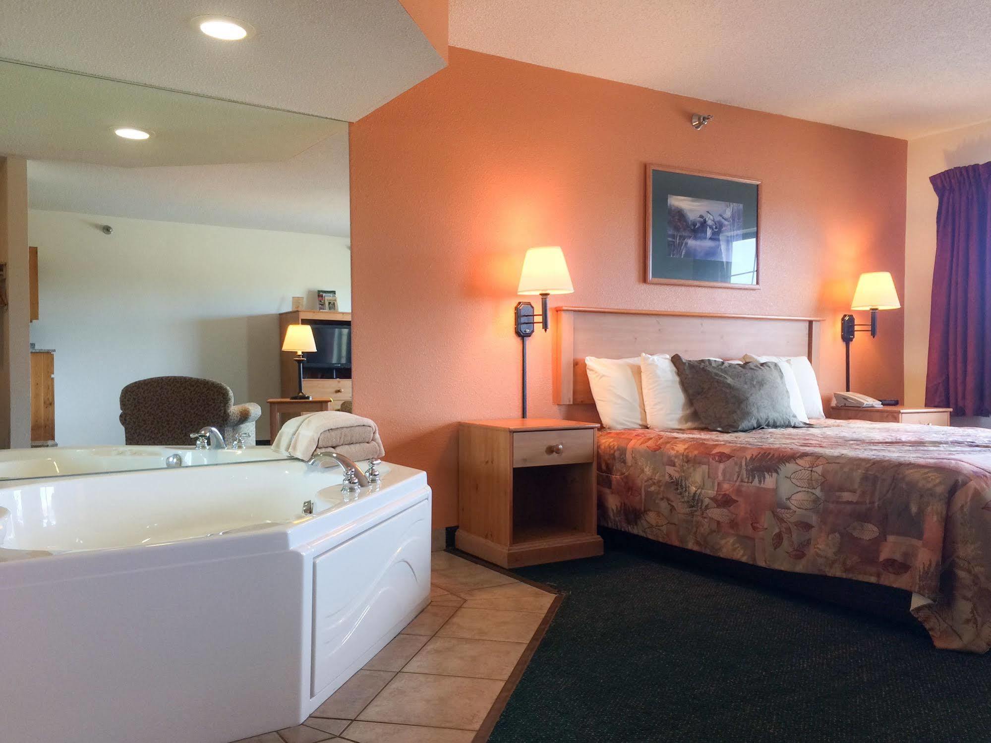 White Oak Inn And Suites Deer River Екстер'єр фото