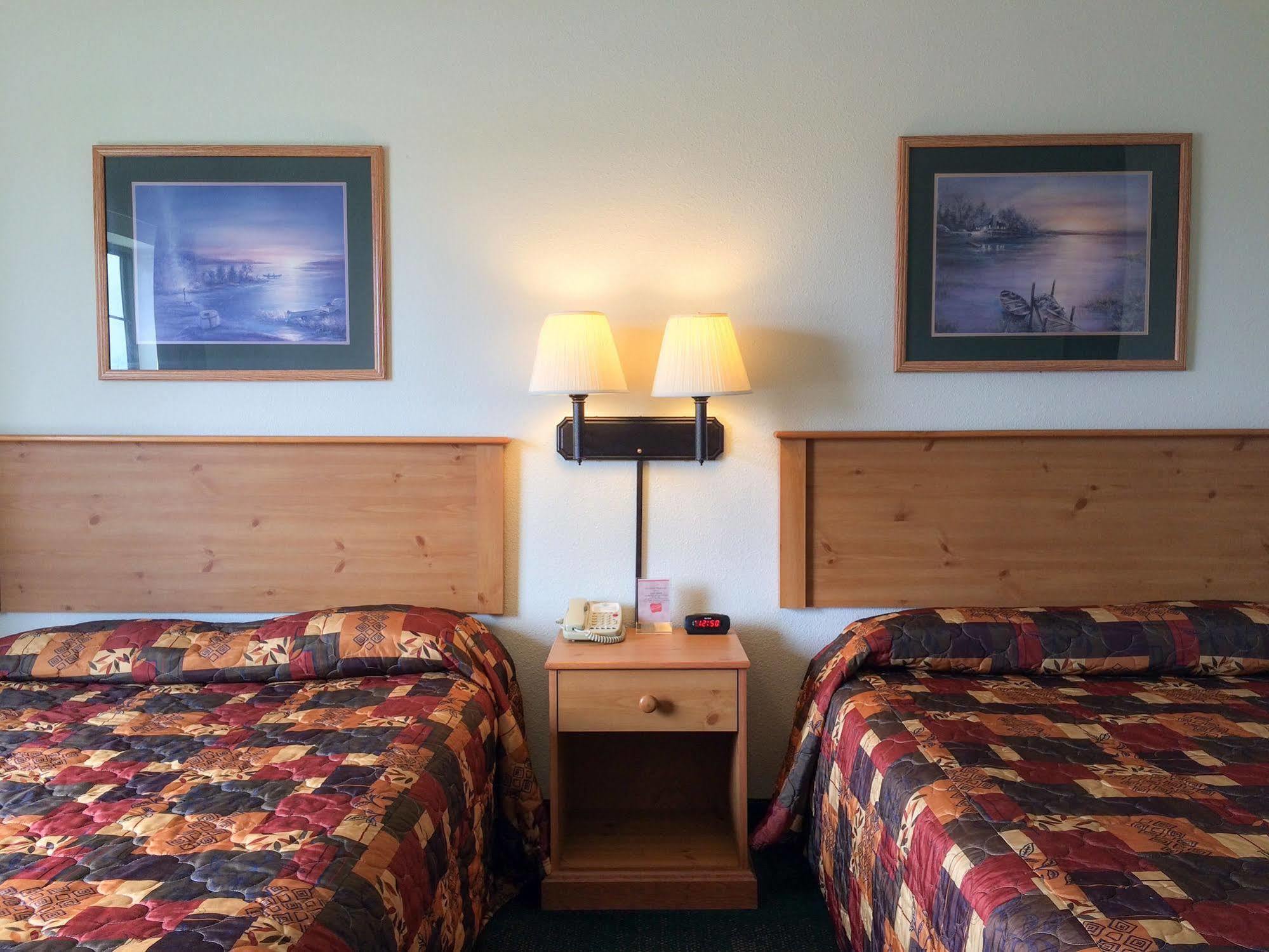 White Oak Inn And Suites Deer River Екстер'єр фото