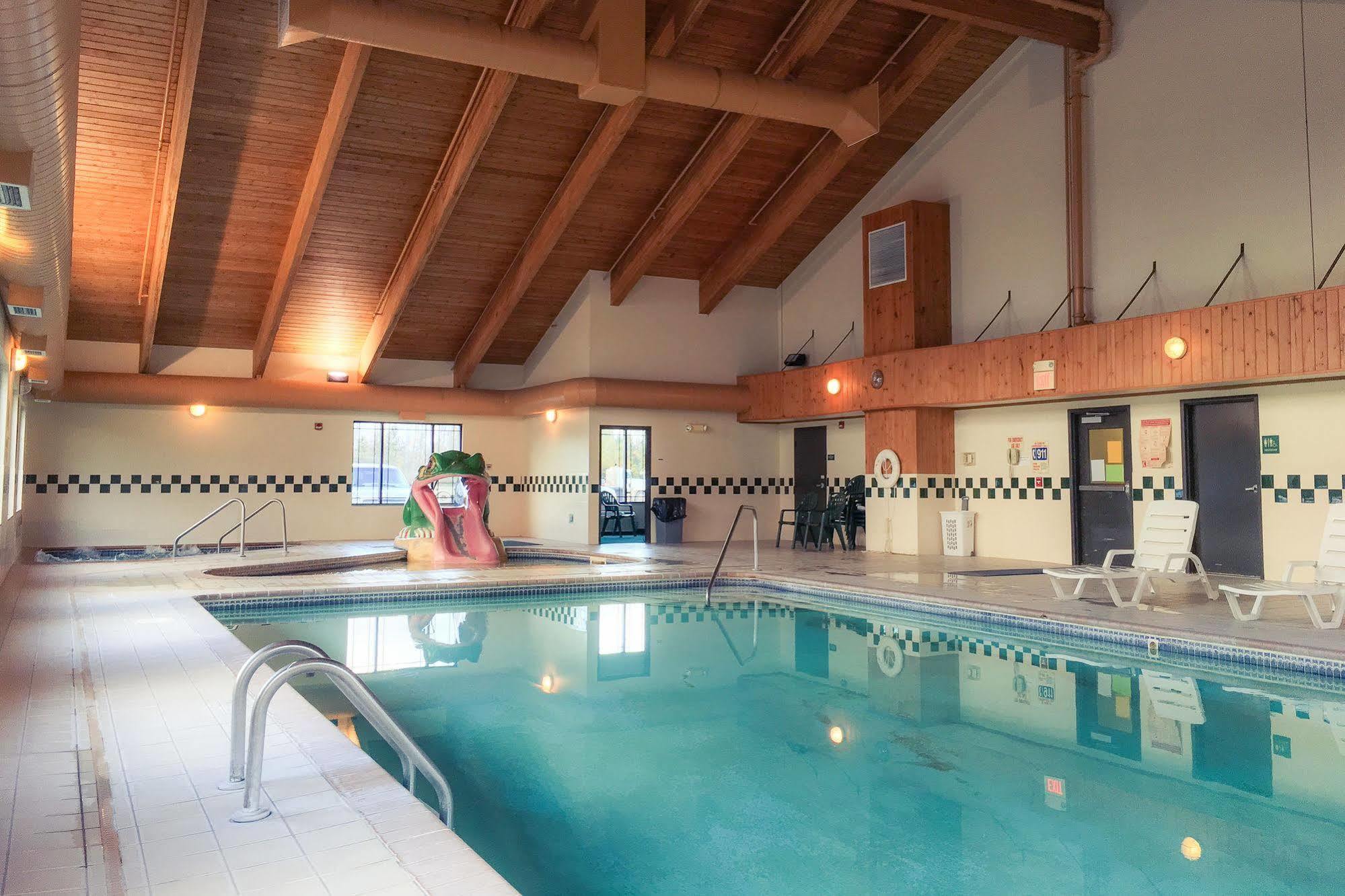 White Oak Inn And Suites Deer River Екстер'єр фото