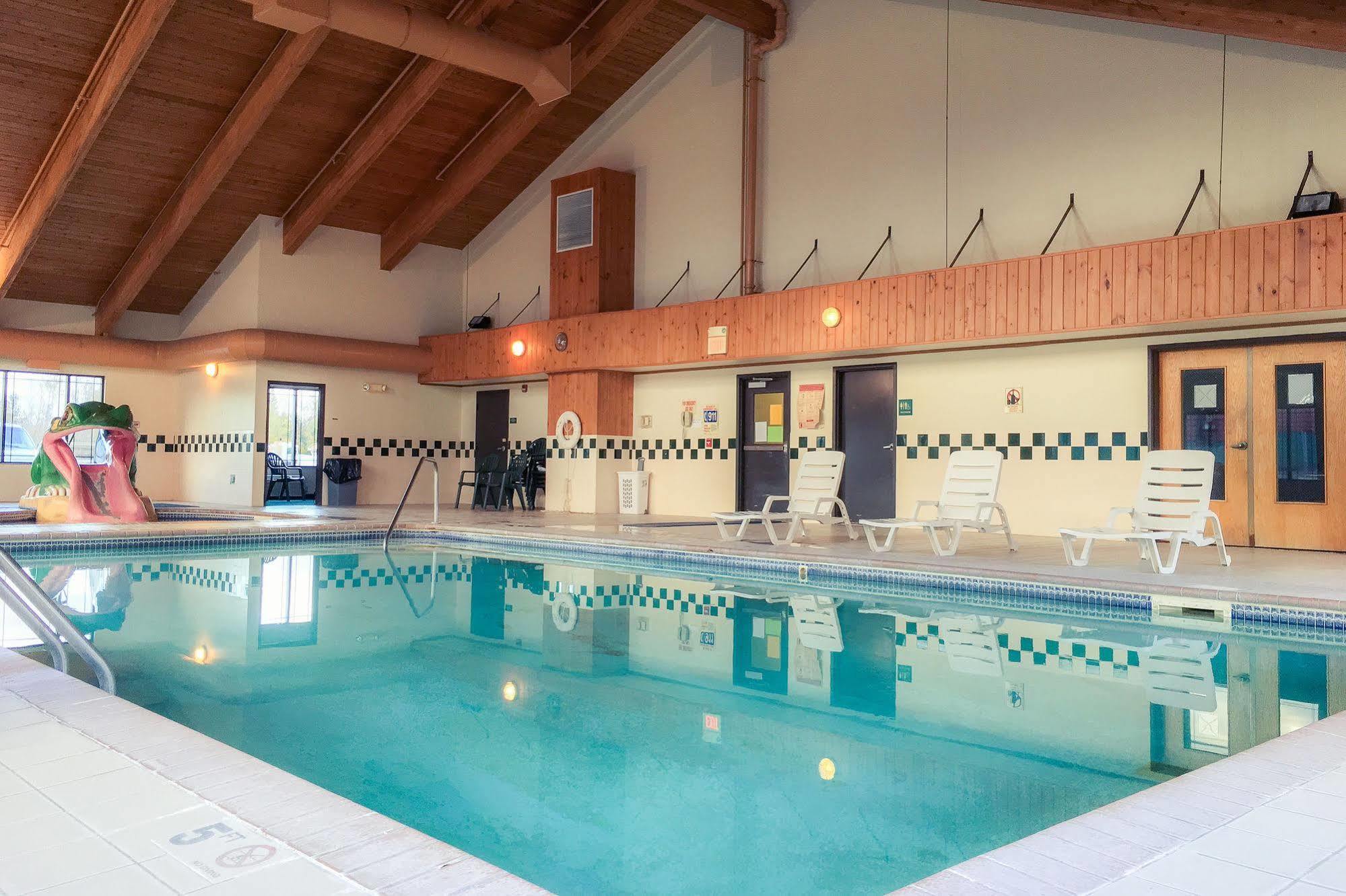 White Oak Inn And Suites Deer River Екстер'єр фото