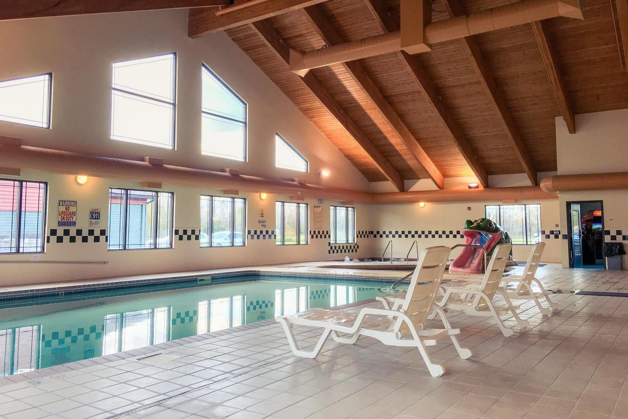 White Oak Inn And Suites Deer River Екстер'єр фото