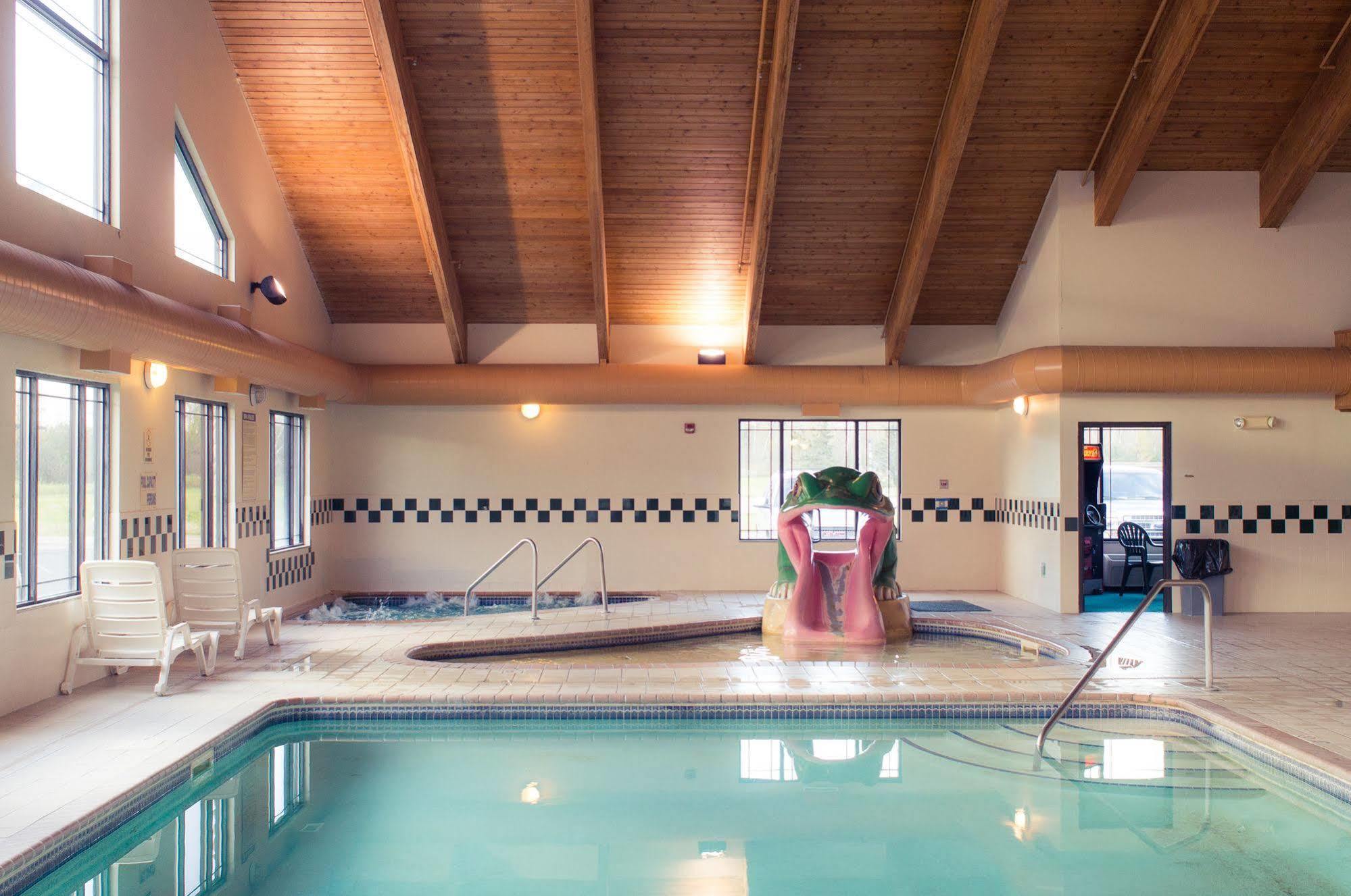 White Oak Inn And Suites Deer River Екстер'єр фото