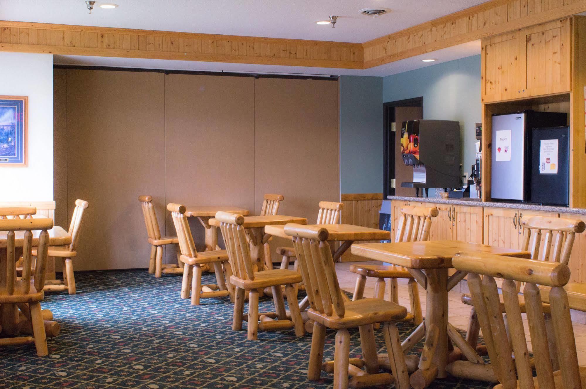 White Oak Inn And Suites Deer River Екстер'єр фото